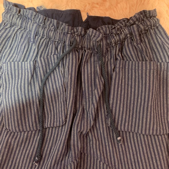 Free people drop crotch pin stripped pants
Size small with lots of stretch - Picture 3 of 7